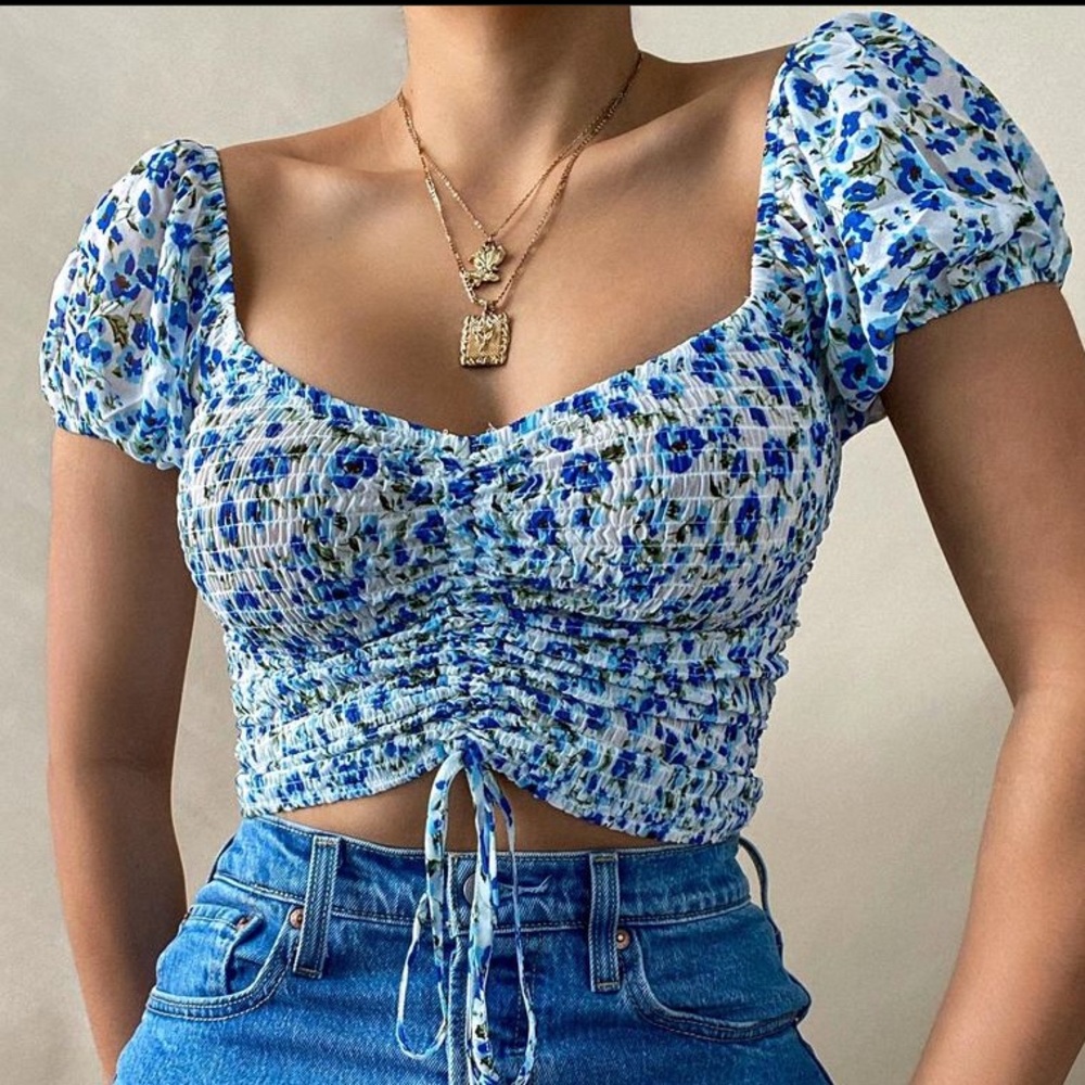 NWOT Scrunchy Crop Top